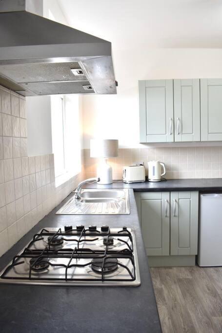 2 Bedroom Apartment In גטשהד מראה חיצוני תמונה